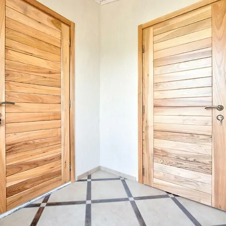 Zhemchuzhnaya Gavan Apartman Odessza